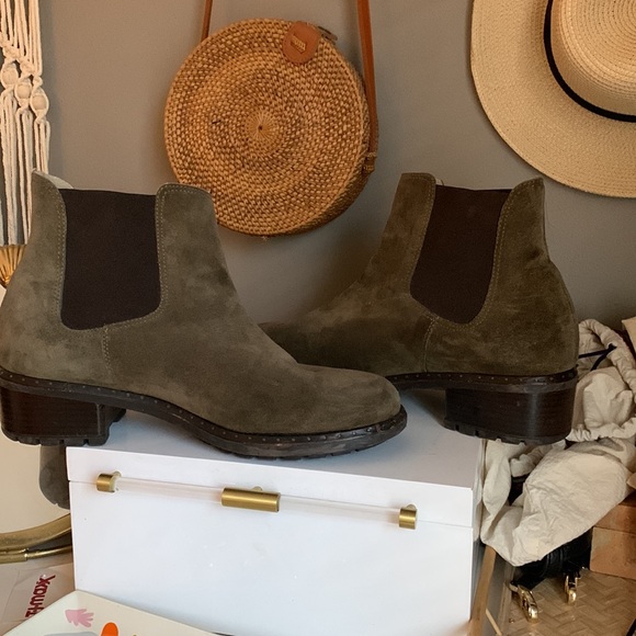 Ugg Collection Suede Boots - Picture 4 of 5